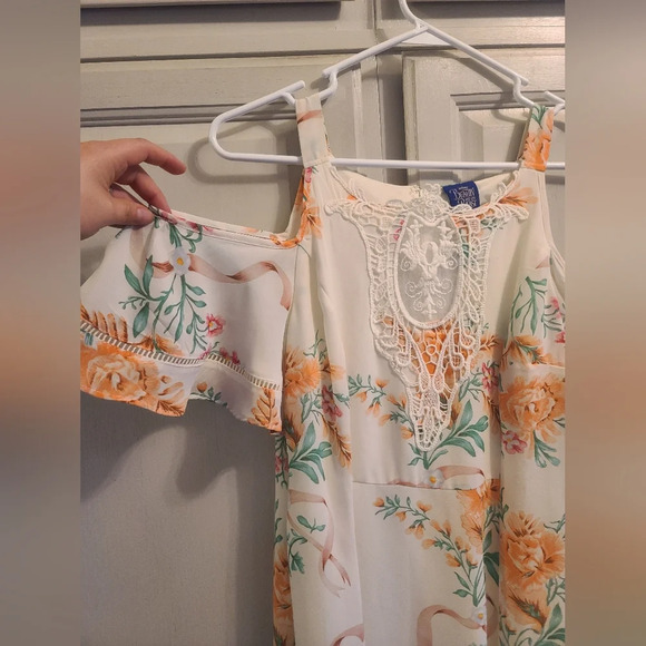 Beauty and the Beast cold shoulder dress - Picture 2 of 8